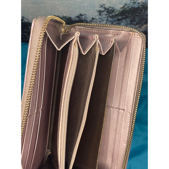 Women's Gucci Beautiful Wallet Opalescent Purple & Pink EUC In Box - Picture 5 of 10